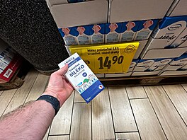 V Albertu prodávali 27. b�ezna litr mléka Madeta za 14,90