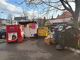 Výdejní box na k�i�ovatce ulic Dobrovského a Na St�elnici v Olomouci. �Kolem...