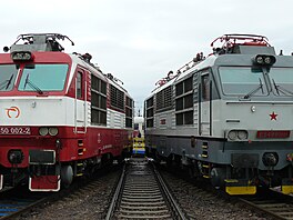 Povedlo se mi ud�lat dvougenera�ní fotku. Jedná se o lokomotivu 350 002-2,...