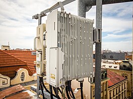 Výhled na Plze� od BTS Vodafonu na st�e�e hotelu Central