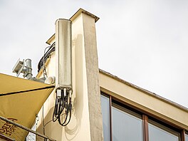 Výhled na Plze� od BTS Vodafonu na st�e�e hotelu Central