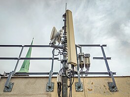 Výhled na Plze� od BTS Vodafonu na st�e�e hotelu Central