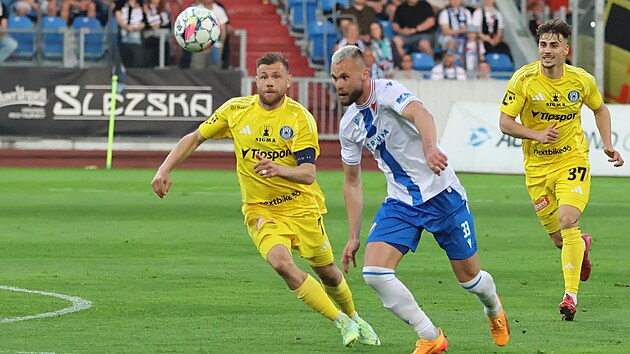 Olomouck Radim Breite (vlevo) a ostravsk Erik Prekop sleduj balon.