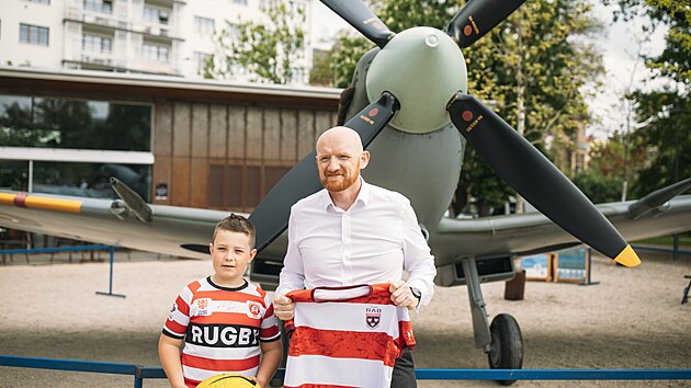 Britsk den v parku na Moravskm nmst v centru Brna si nemohl nechat ujt velvyslanec Matt Field. (24. dubna 2025)