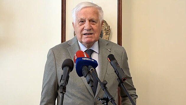 Bval prezident Vclav Klaus pedstavil svoji novou knihu Od Benee po Ukrajinu, kterou vydv u pleitosti 80. vro konce II. Svtov vlky.