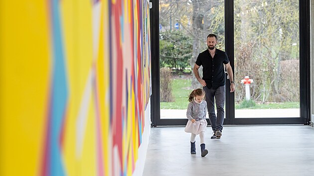 Odraz souasnho svta oima nmeck malky Birgitt Fischer pedkld vstava Fragilit ve vratislavick Galerii Destky. (7. dubna 2025)