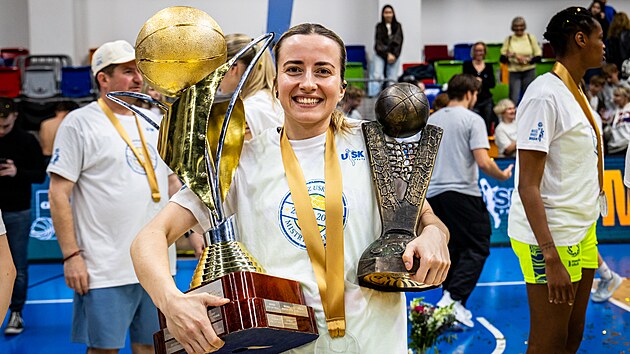 Gabriela And�lov� s trofejemi pro v�t�zky �BL a Euroligy.