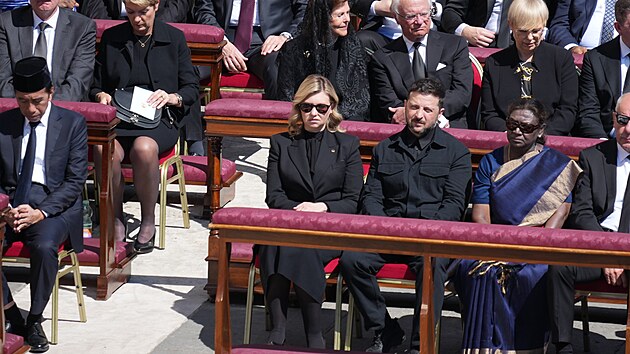 Ukrajinsk� prezident Volodymyr Zelenskyj na poh�ebn� m�i pape�e Franti�ka ve Vatik�nu. (26. dubna 2025)