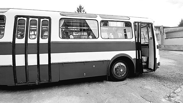 Historick karosa L 11 z roku 1980 zaveze zjemce na msta, kter jsou spjata s vrobou textili a odv ve Frdku-Mstku.