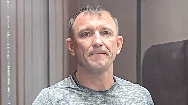 Gener�lmajor Ivan Popov u soudn�ho sly�en� v Tambov� (24. dubna 2025)