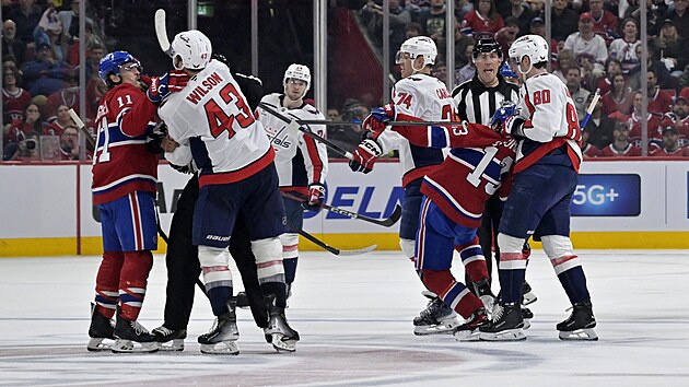 Z�pas Montrealu s Washingtonem v play off NHL doprov�zelo mnoho �arv�tek.