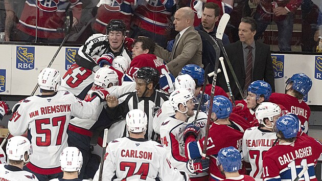 Josh Anderson a Tom Wilson se poprali na st��da�ce Washingtonu.