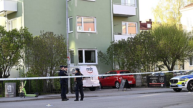 Policie zasahuje na m�st� st�elby na n�m�st� Vaksala v centru �v�dsk� Uppsaly, kde bylo zast�eleno n�kolik lid�. (29. dubna 2025)