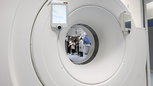 Prim intervenn radiologie Bulovky Radim Pavlk hovo o vybaven slu pro intervenn radiologii pi slavnostnm zahjen provozu novho oddlen intervenn radiologie Fakultn nemocnice Bulovka, prvnho samostatnho pracovit tohoto druhu v esk republice. (24. dubna 2025)