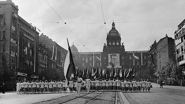 Nejvt prvomjov prvod samozejm probhal v Praze. Od roku 1948 byl prvod podn na Vclavskm nmst, snmek pochz z roku 1949. Nsledn byl nkolik let na Letensk plni, kde vynikala jeho pompznost a v roce 1989 se opt vrtil na Vclavsk nmst.  