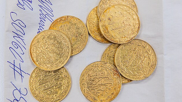 Muzeum vchodnch ech pedstavilo nlez minc, tabatrek a dalch pedmt ze Zviiny. (25. dubna 2025)