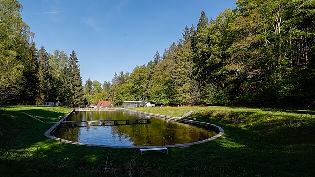Na Lesn�m koupali�ti v Lidov�ch sadech v Liberci p�es zimu postavili nov� z�zem�. (29. dubna 2025)