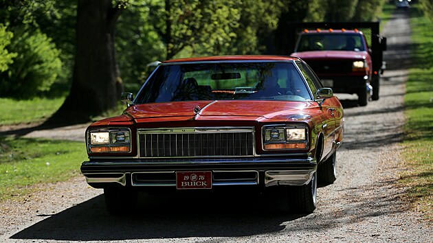 Na zmku Sychrov se konalo tradin setkn americkch historickch voz. (26. dubna 2025)