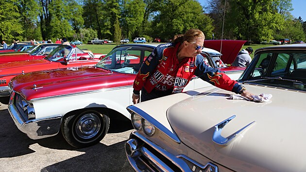 Na zmku Sychrov se konalo tradin setkn americkch historickch voz. (26. dubna 2025)