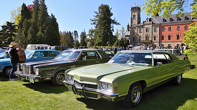 Na zmku Sychrov se konalo tradin setkn americkch historickch voz. (26. dubna 2025)