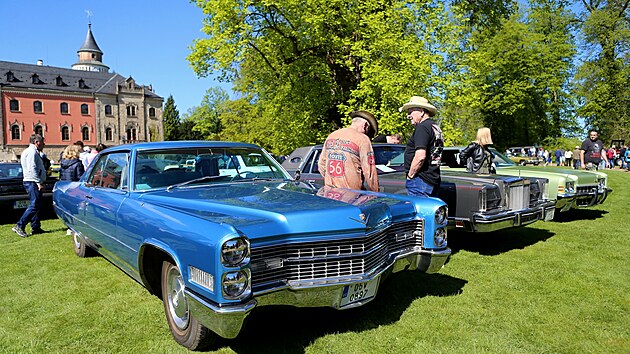 Na zmku Sychrov se konalo tradin setkn americkch historickch voz. (26. dubna 2025)