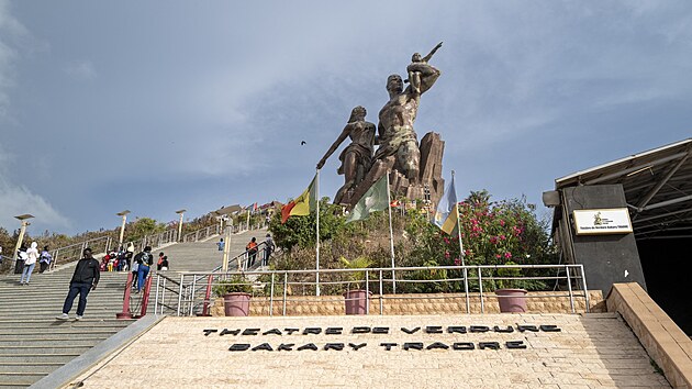 Monument znovuzrození Afriky v senegalském Dakaru vytvo�ili Severokorejci. (3....