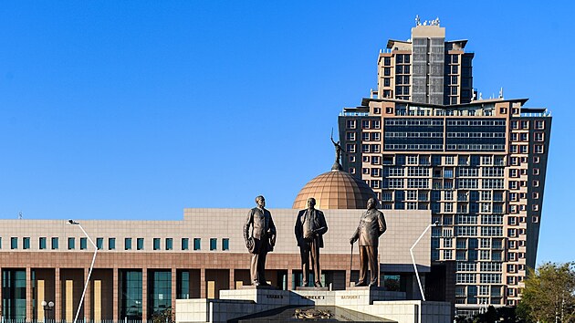 Monument T dikgos (kmenovch nelnk) v Gaborone v Botswan (15. z 2023)