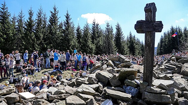 Mohyle v�vod� k��, kter� v ��jnu 1946 vzty�ili zakladatel� Ivan�eny. (25. dubna 2015)