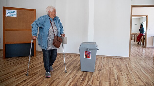 Lidé v Nových Heřminovech na Bruntálsku po sedmnácti letech opět hlasovali v referendu o tom, jestli se obec postaví proti plánované přehradě, nebo s ní bude souhlasit a začne vyjednávat o kompenzacích.. (26. dubna 2025)