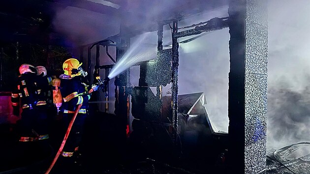 Gar s karavanem zaala hoet v noci na nedli.