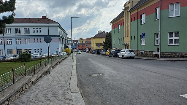 Prostor u milevsk koly T. G. M. se pln auty ped zatkem vyuovn, pak u tam bv vtinou klid.