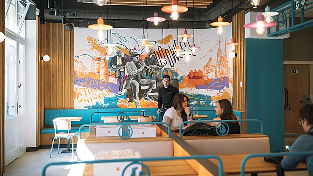 V ter 29. dubna v 10 hodin se na rohu brnnskch ulic Pansk a Masarykova oteve nov poboka etzce Popeyes. Zkaznci najdou uvnit restaurace ti patra se 123 msty k sezen, podlahov plocha in 560 metr.