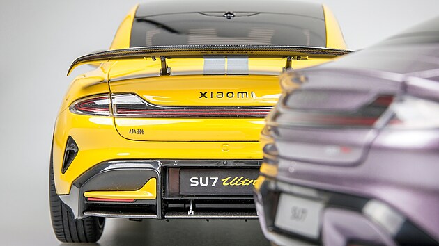 Sbratelsk modely elektromobil Xiaomi SU7 a Xiaomi SU7 Ultra v mtku 1:18