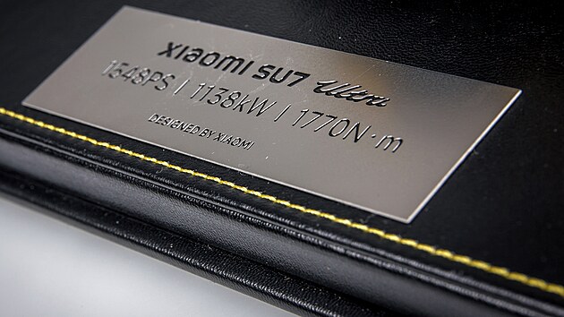 Sbratelsk model elektromobilu Xiaomi SU7 Ultra v mtku 1:18