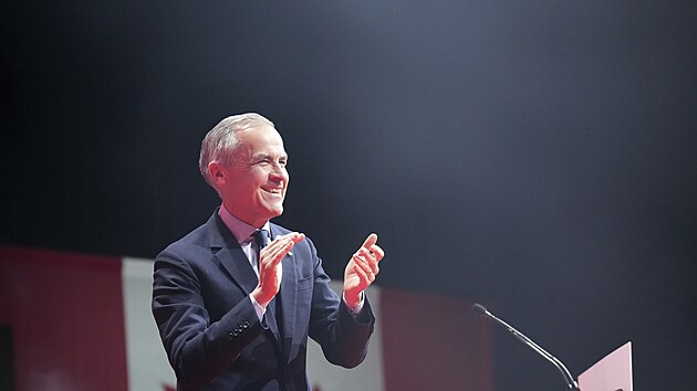 Kanadsk premir Mark Carney pichz promluvit ke svm pznivcm do volebnho tbu v Ottaw. (29. dubna 2025)