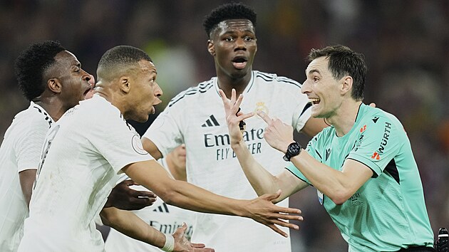 Rozhohd�� De Burgos Bengoetxea a rozv�n�n� hr��i Realu Madrid: Vinicius...
