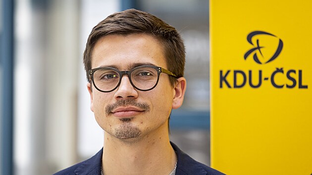 Opozice chce jednat o plánu koalice rušit poplatky ČT. Lidovci vyzvali Babiše