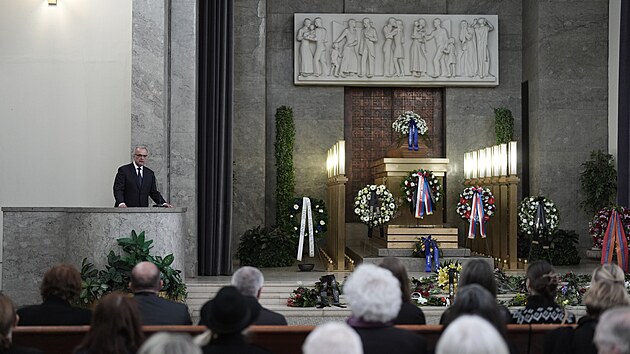 Na pohbu Jaromra ttiny promluvil napklad bval politik Miroslav Kalousek. (24. dubna 2025)