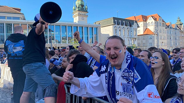 Fanoušci brněnské Komety se sešli při šestém zápasu finálové série na Zelném trhu v Brně. (27. dubna 2025)