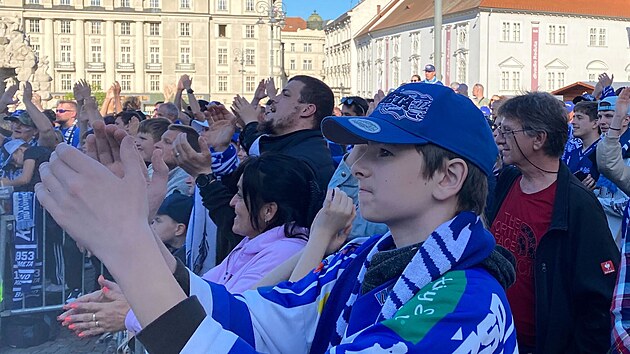 Fanoušci brněnské Komety se sešli při šestém zápasu finálové série na Zelném trhu v Brně. (27. dubna 2025)
