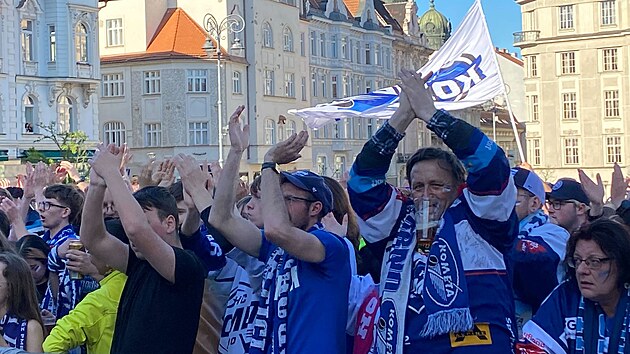 Fanoušci brněnské Komety se sešli při šestém zápasu finálové série na Zelném trhu v Brně. (27. dubna 2025)