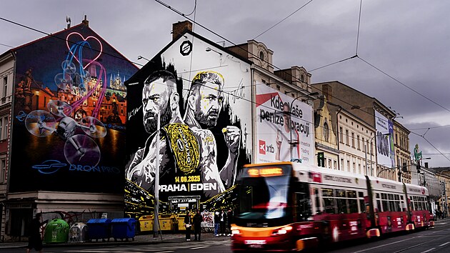 Organizace OKTAGON MMA p�edstavila o v�kendu v pra�sk�ch ulic�ch nov� vizu�ln� projekt � mural v�novan� dv�ma nejv�razn�j��m osobnostem �esko-slovensk�ho MMA: Karlosu V�molovi a Attilovi V�ghovi. D�lo vzniklo jako pocta ob�ma z�pasn�k�m v souvislosti s jejich bl��c�m se rozhoduj�c�m st�etem, kter� prob�hne 14. �ervna 2025 na fotbalov�m stadionu v Edenu. (24.dubna. 2025)