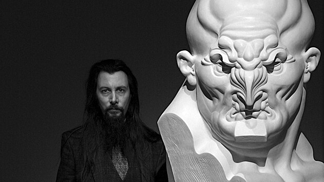 Marek �kubal a Prom�theus, patinovan� s�dra, 134 x 50 x 58 cm, 2023_2024.