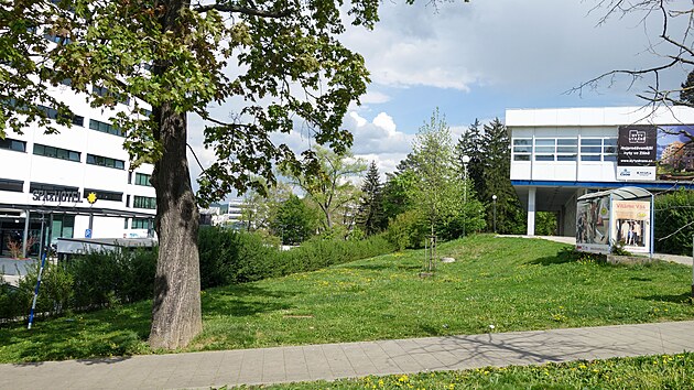 Budova bval bankovn poboky u nmst Prce ve Zln, msto n m vyrst nov komplex budov Prospect. (duben 2025)