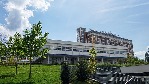 Budova bval bankovn poboky u nmst Prce ve Zln, msto n m vyrst nov komplex budov Prospect. (duben 2025)