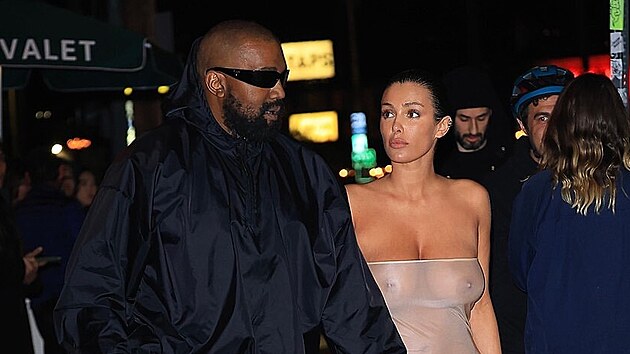 Kanye West a jeho man�elka Bianca Censori (Los Angeles, 8. dubna 2024)