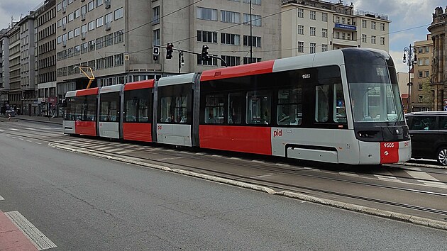 Dopravn� podnik pustil o Velikonoc�ch do pra�sk�ch ulic novou tramvaj. (21. dubna 2025)