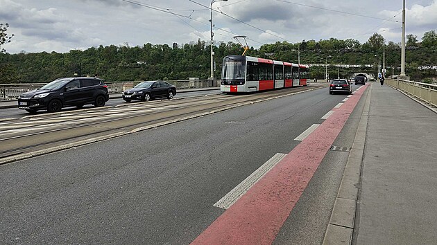 Dopravn podnik pustil o Velikonocch do praskch ulic novou tramvaj. (21. dubna 2025)