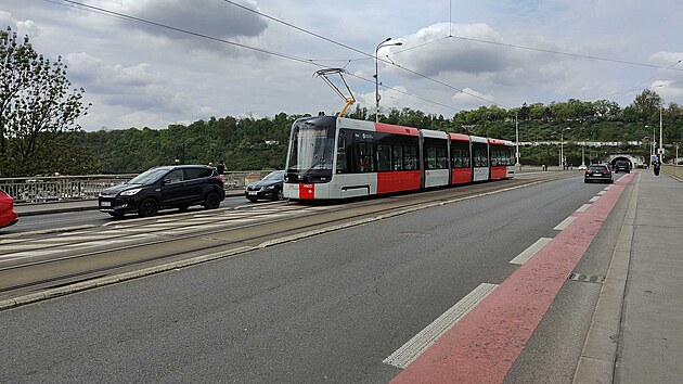 Dopravn podnik pustil o Velikonocch do praskch ulic novou tramvaj. (21. dubna 2025)