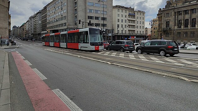 Dopravn podnik pustil o Velikonocch do praskch ulic novou tramvaj. (21. dubna 2025)